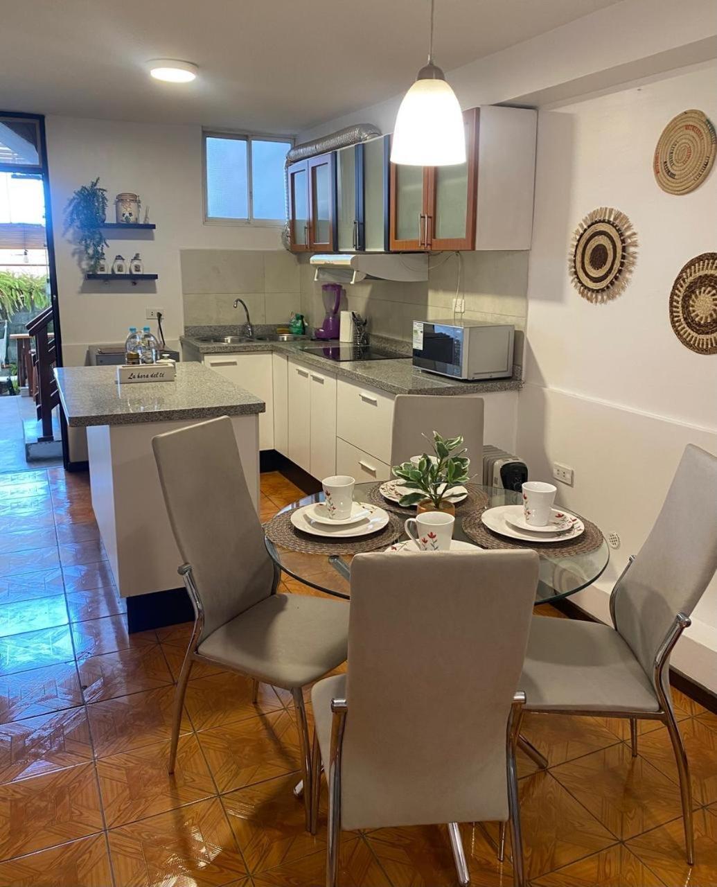 Hospedaje En Quito Norte, Apartamento & Suite Independientes Екстериор снимка